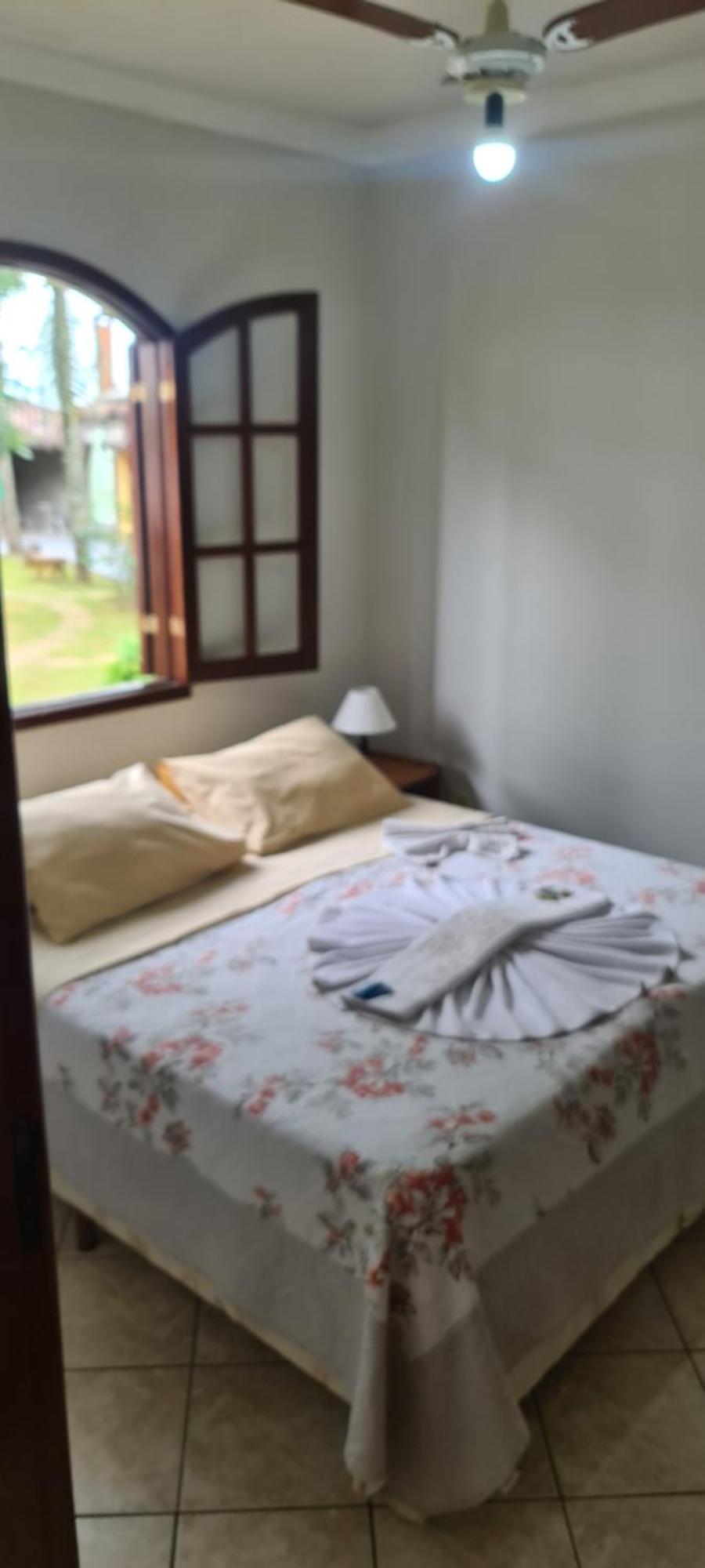 Pousada Nossa Senhora Penedo  Camera foto A bed with a bathrobe
