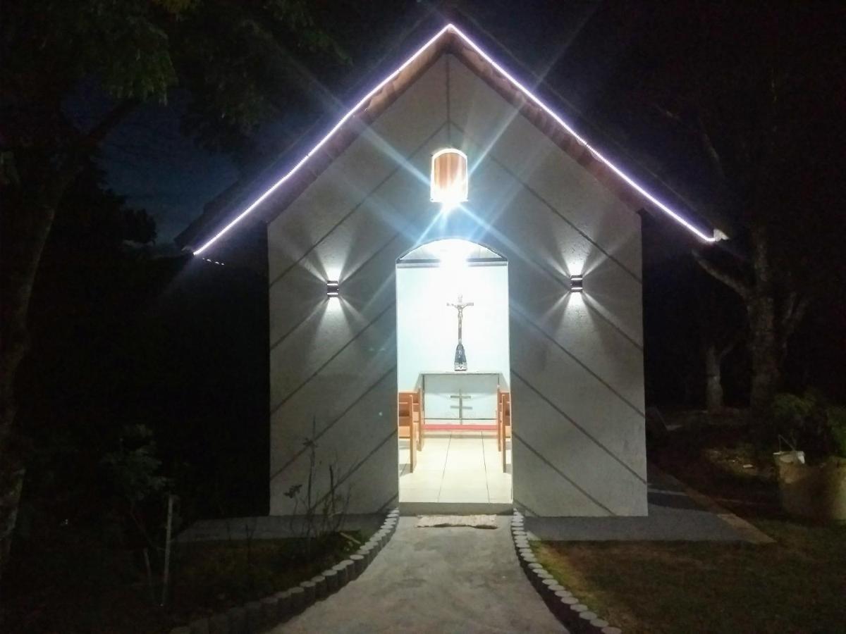 Pousada Nossa Senhora Penedo  Esterno foto The Chapel of the Holy Cross at night
